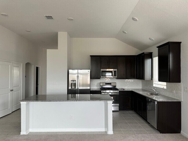 Building Photo - 550 Sugar Cane