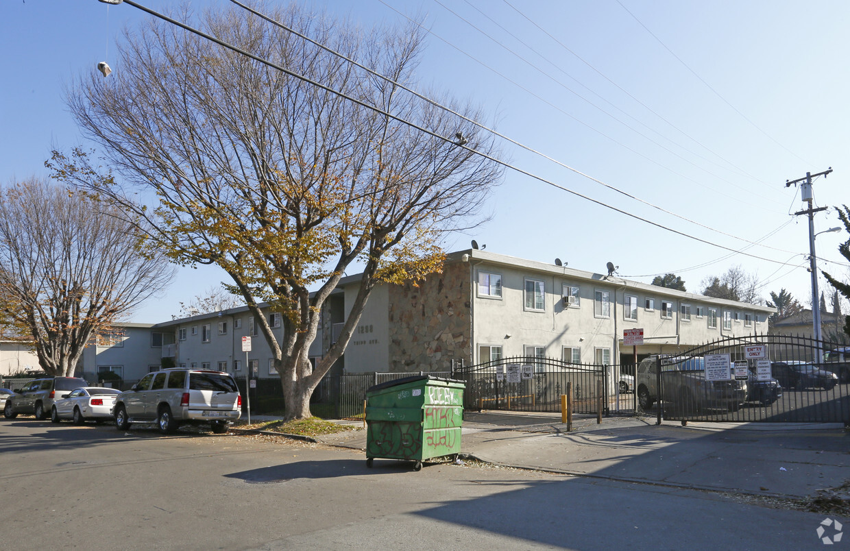 Primary Photo - Green Villa Apartments