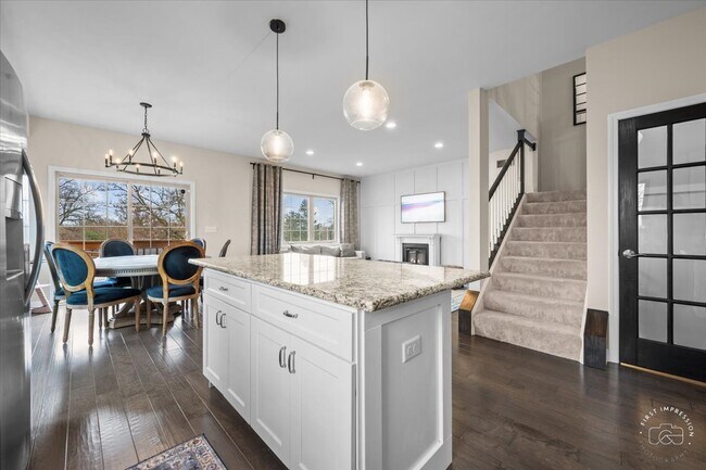 Building Photo - 2201 Maple Hill