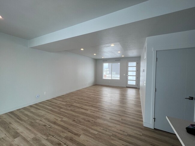 Building Photo - New on the Market!