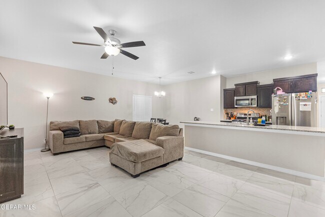 Foto del edificio - 709 Cedarwood Ave