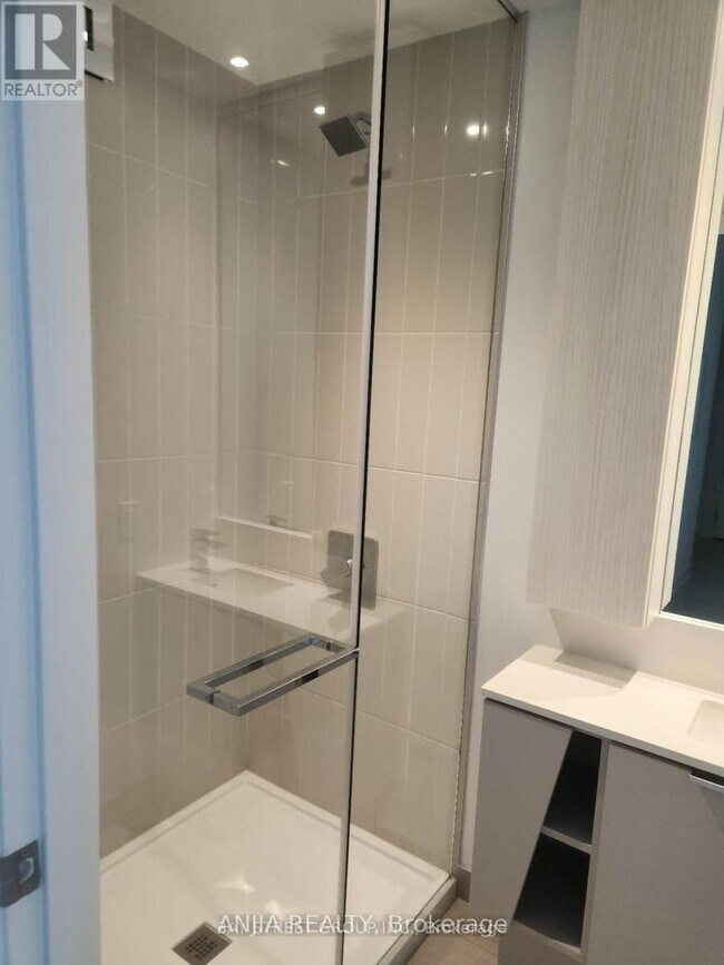 Photo du bâtiment - 3883-3883 Quartz Rd