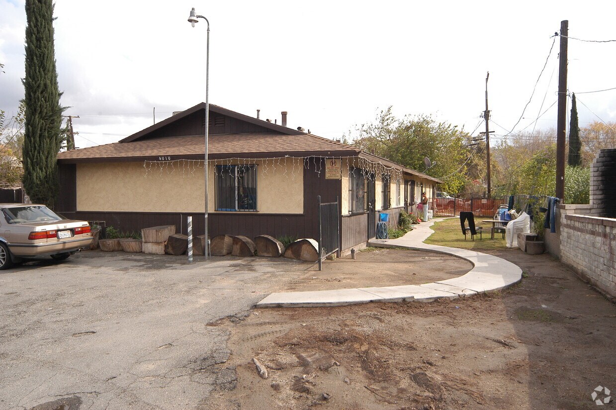 Building Photo - Fort Manor