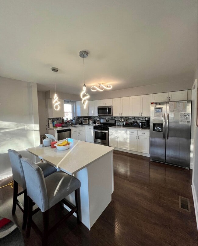 Building Photo - 10439 S Keeler Ave