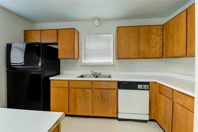 Building Photo - 3229 Hirschfield Rd