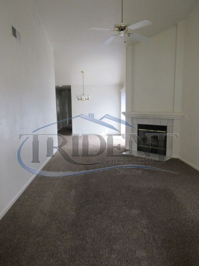Building Photo - 970-972 Crisp Dr