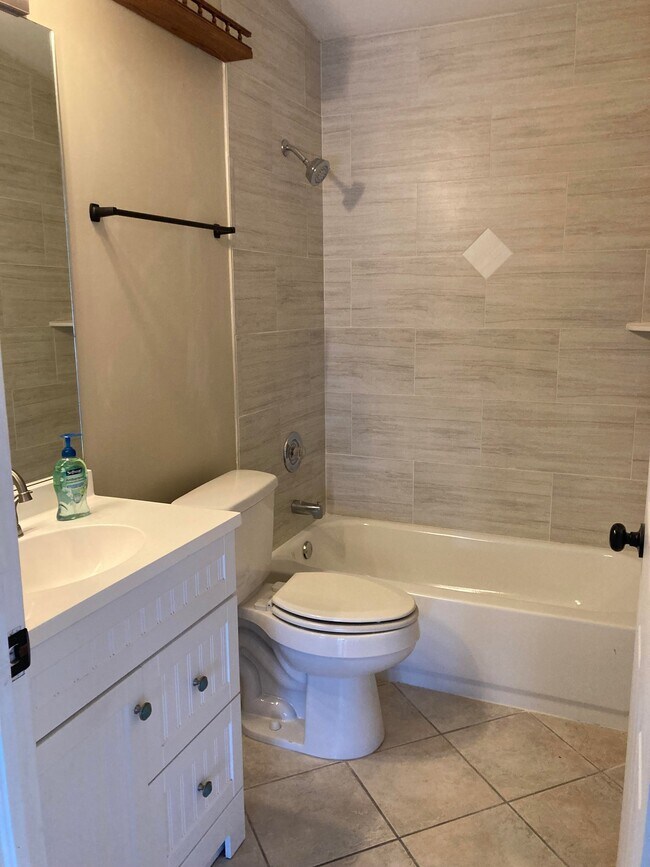 Foto del edificio - 5232 Raintree Ln