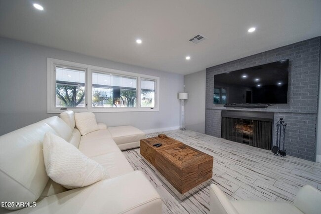 Foto del edificio - 11470 N 64th St