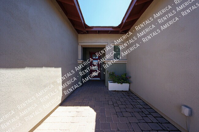 Building Photo - 5833 S Wilson Way