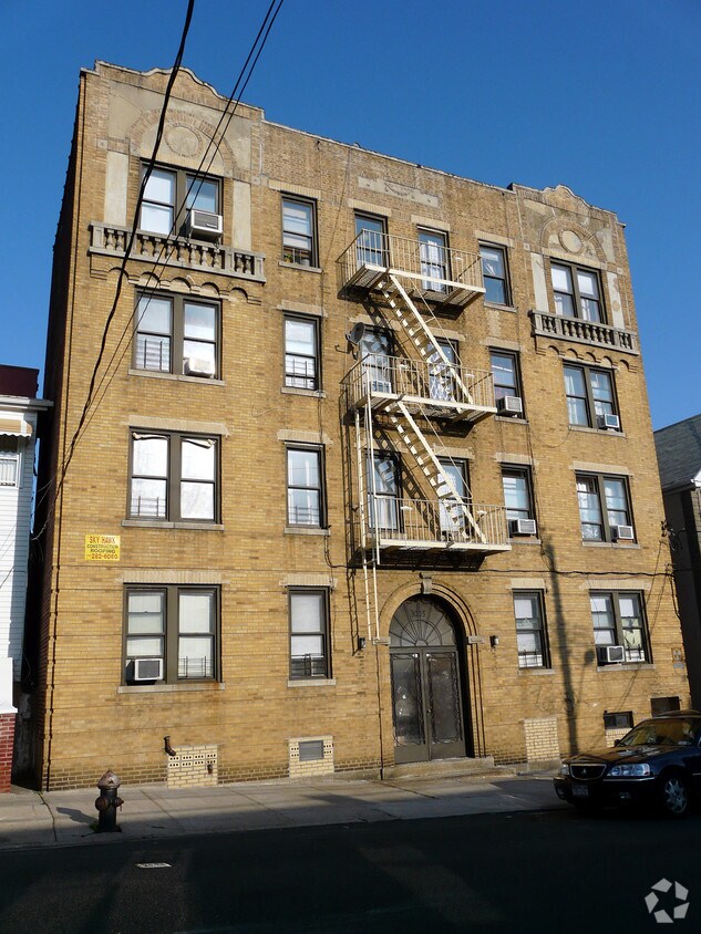 Edificio - 3035 Radcliff Ave
