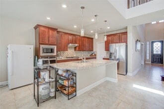 Building Photo - 12902 Oak Fls Dr