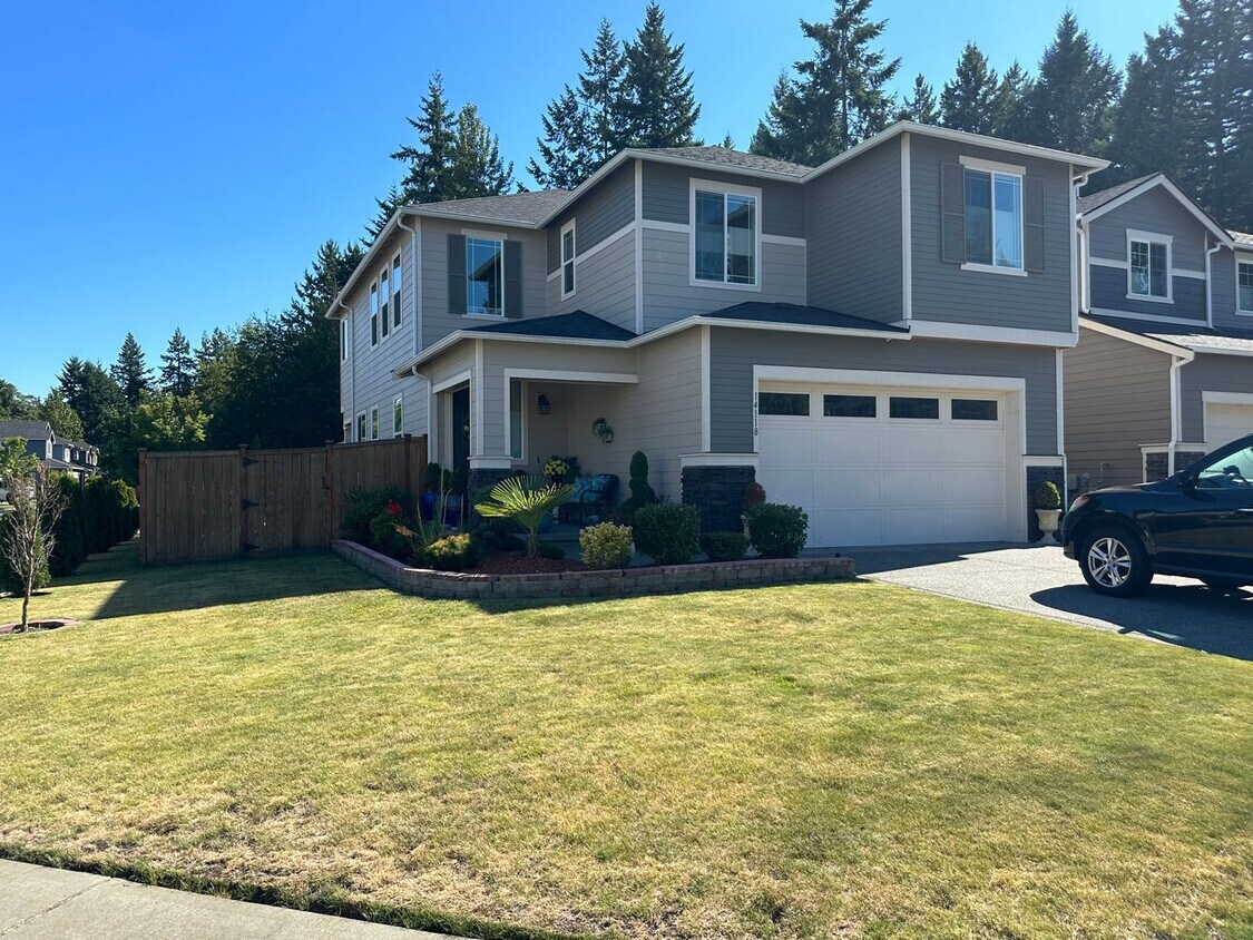 Primary Photo - Pristine 4 bedroom home in Summerwood Park...