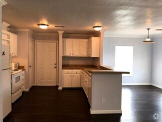 Building Photo - 168 Varsity Cir