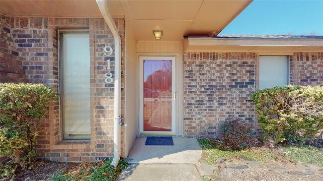 Building Photo - 918 Summer Trail