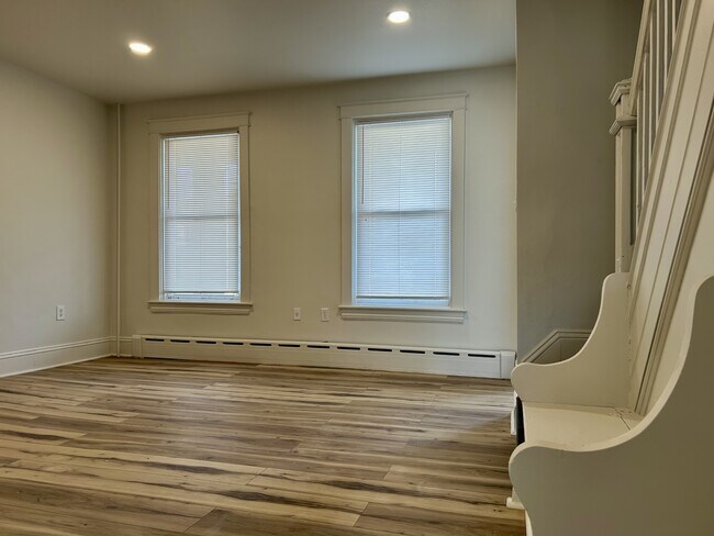 Foto del edificio - 19 E 3rd St