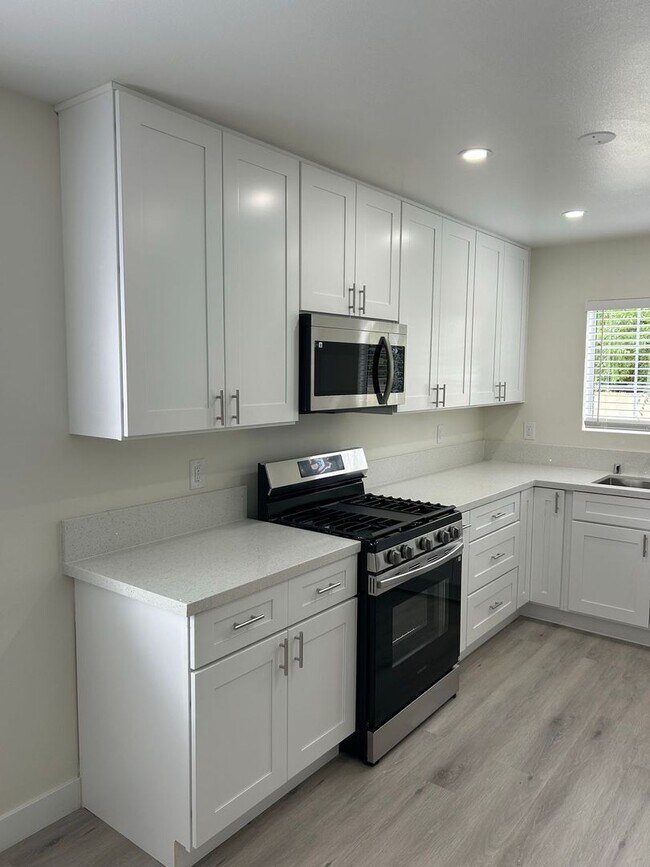 Foto del edificio - Delong Townhomes
