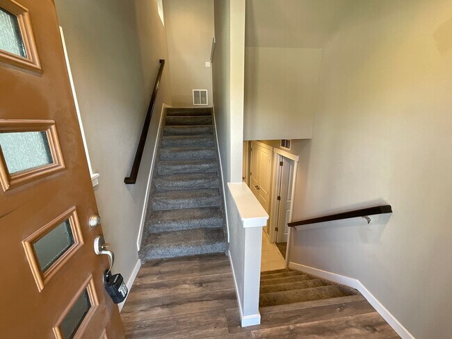 Building Photo - 4 Bedroom Home Available Near Research Pkw...