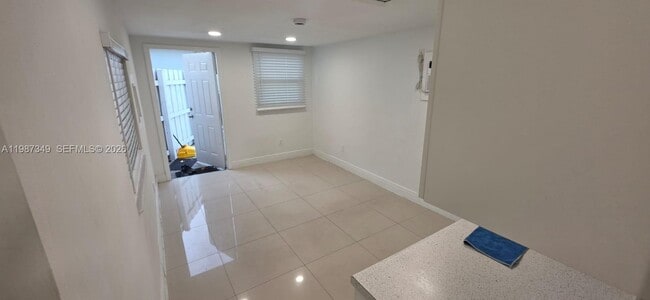 Building Photo - 4337 SW 49th St