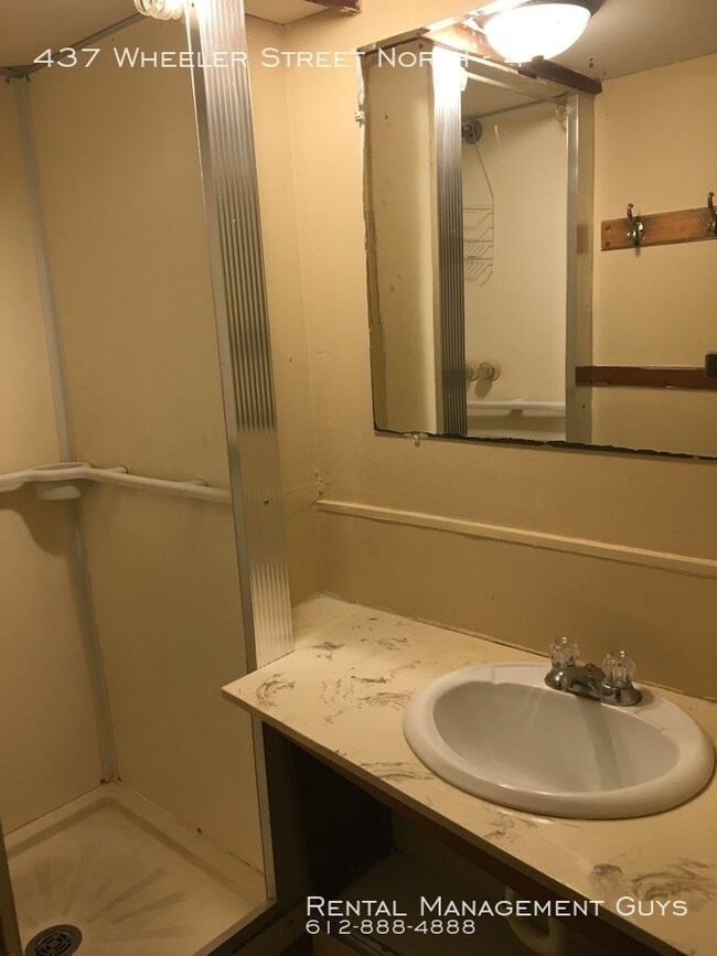 Building Photo - Cute Quiet 1 Bedroom Apartment