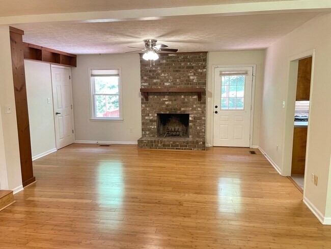 Foto del edificio - 3 bed / 2 bath in Beautiful University Heights neighborhood