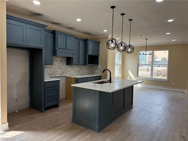 Building Photo - 807 S Coulter Dr