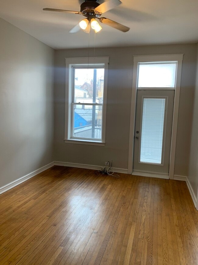 Foto del edificio - 858 N Ashland Ave