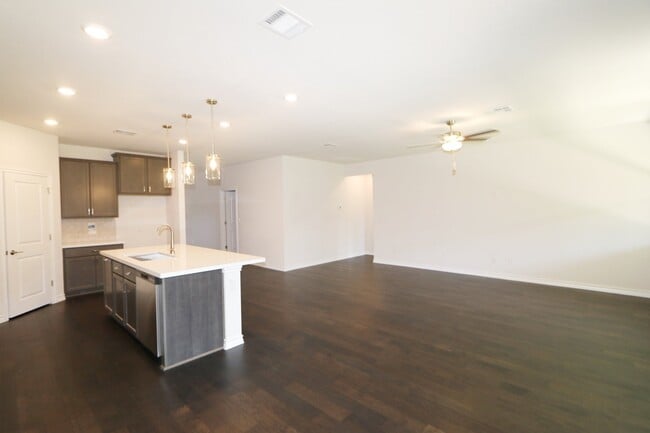 Building Photo - 109 Rampart Lp