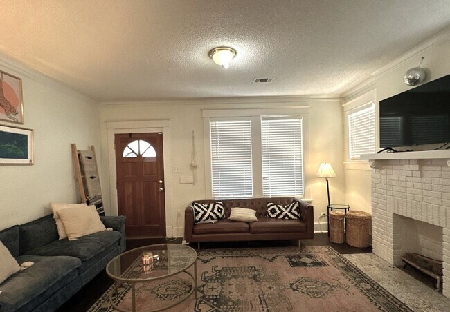 Building Photo - Gorgeous Brick 4 Bedroom Home Now Available -