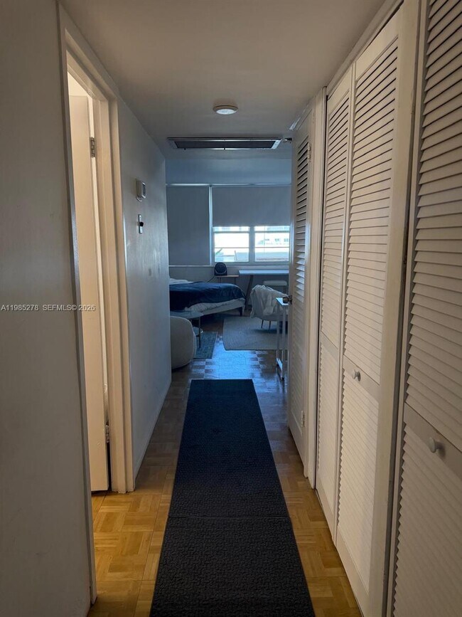 Building Photo - 100 Lincoln Rd