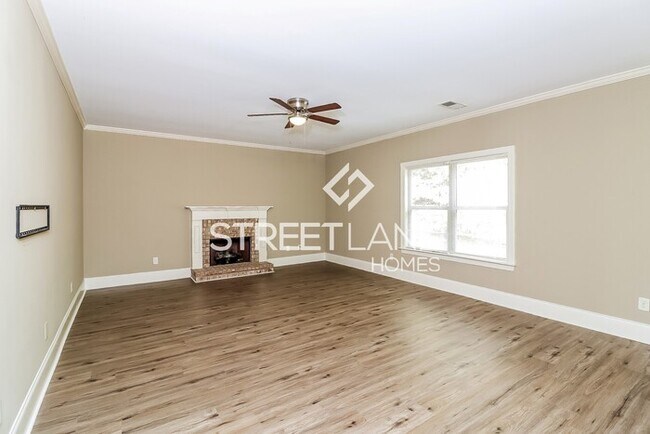 Building Photo - REDUCED!