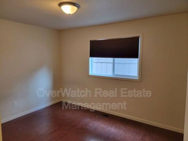 Building Photo - 250 Oklahoma St