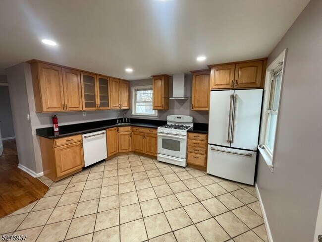 Building Photo - 470 Brookside Dr