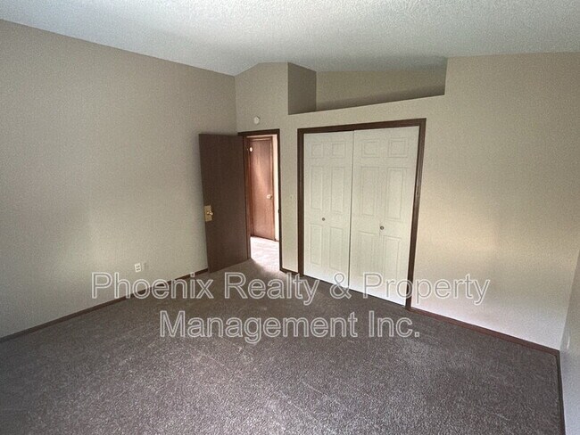 Building Photo - 146 Lois Dr