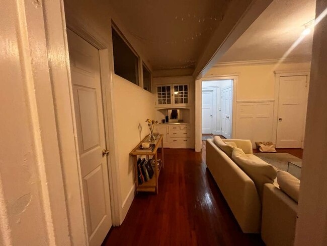 Building Photo - 458 Park Dr