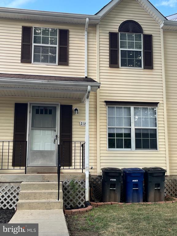 Foto principal - 218 Meadows Ln NE