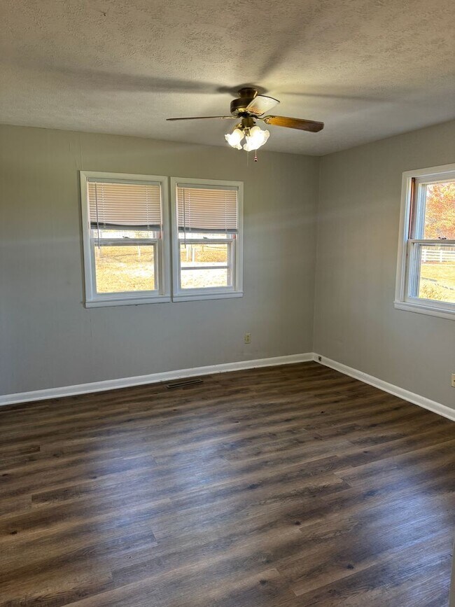 Building Photo - 2 Bedroom home Strafford, MO