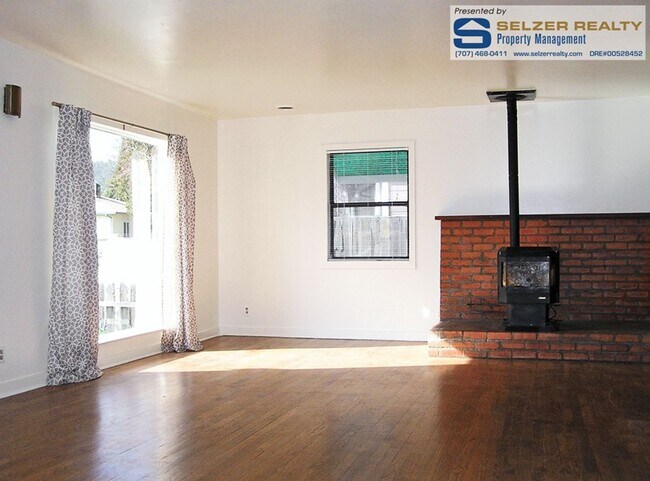Building Photo - Surprisingly roomy 3 bd. bungalow in a con...