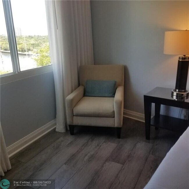 Foto del edificio - 2670 E Sunrise Blvd