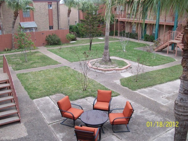 Building Photo - 1405 Boca Chica Blvd