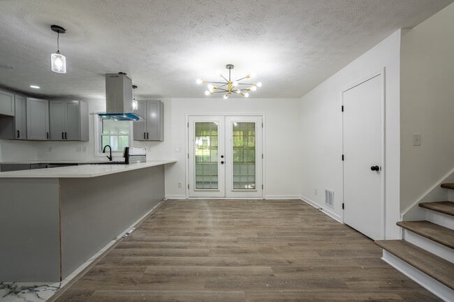 Building Photo - 6310 Thornhedge Dr