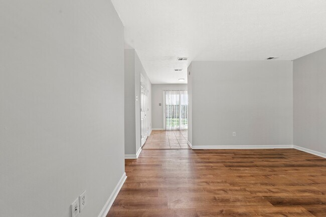 Foto del edificio - 1576 Springfield Dr
