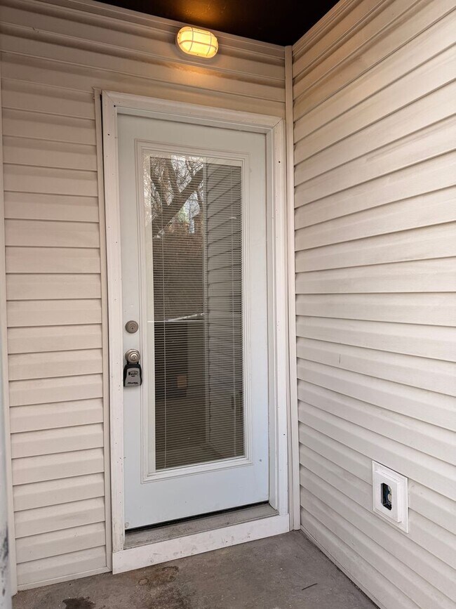 Building Photo - 2518 Leticoe St