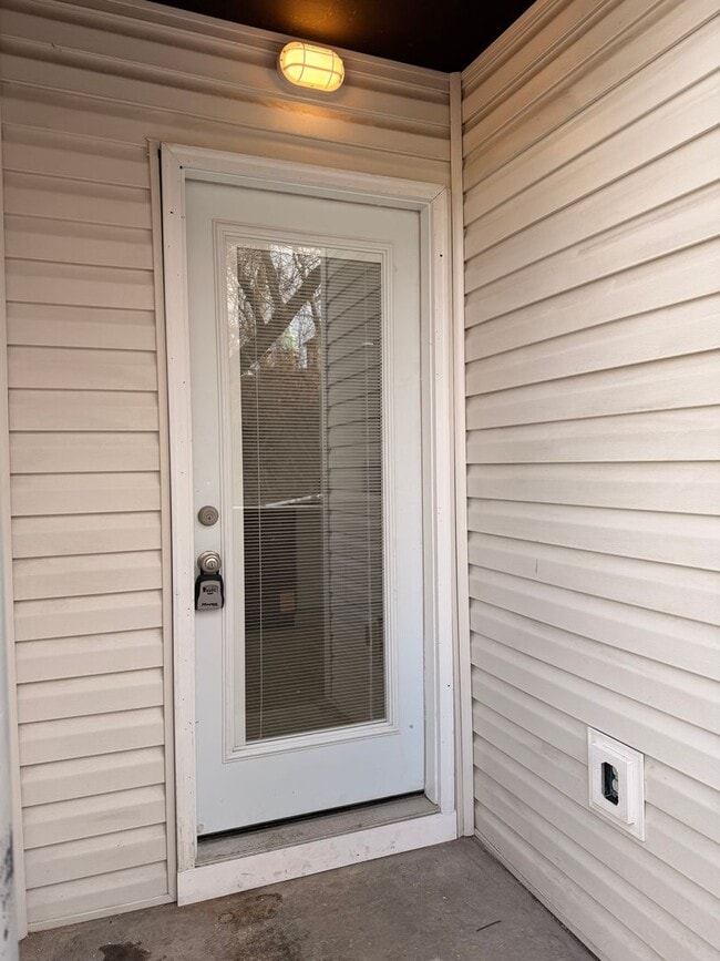 Building Photo - 2518 Leticoe St