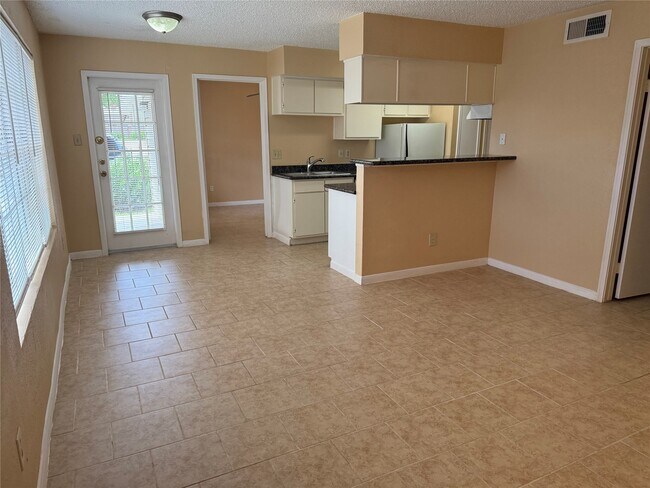 Foto del edificio - 2750 Holly Hall St