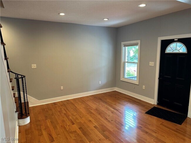 Foto del edificio - 3284 Scranton Rd