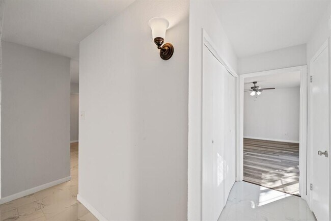 Foto del edificio - 2215 Overbrook Dr