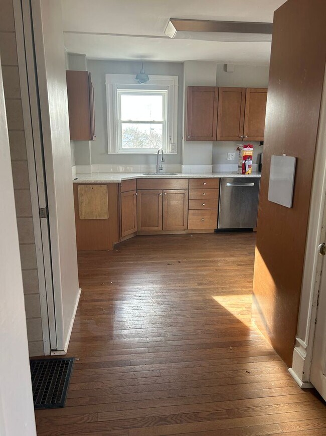 Building Photo - AVAILABLE NOW!!!  Beautiful 3 bedroom bric...