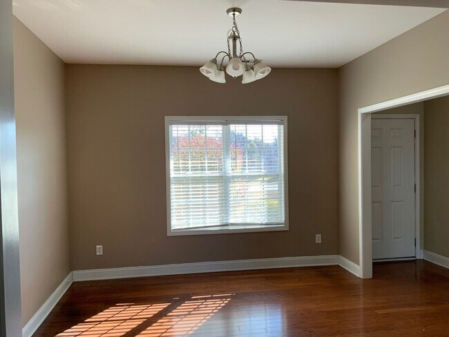 Foto del edificio - 223 Emerald Ridge Rd