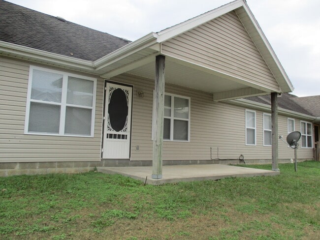 Foto del edificio - Newly Updated 3 Bedroom Patio Home with 2 Car Garage