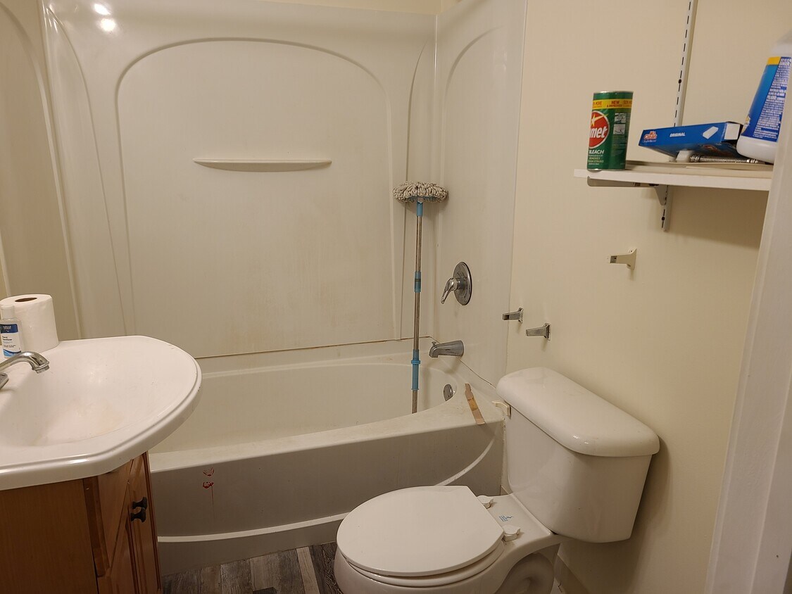 10825 Utley Ave Unit 102, Conneaut Lake, PA 16316 Apartments in